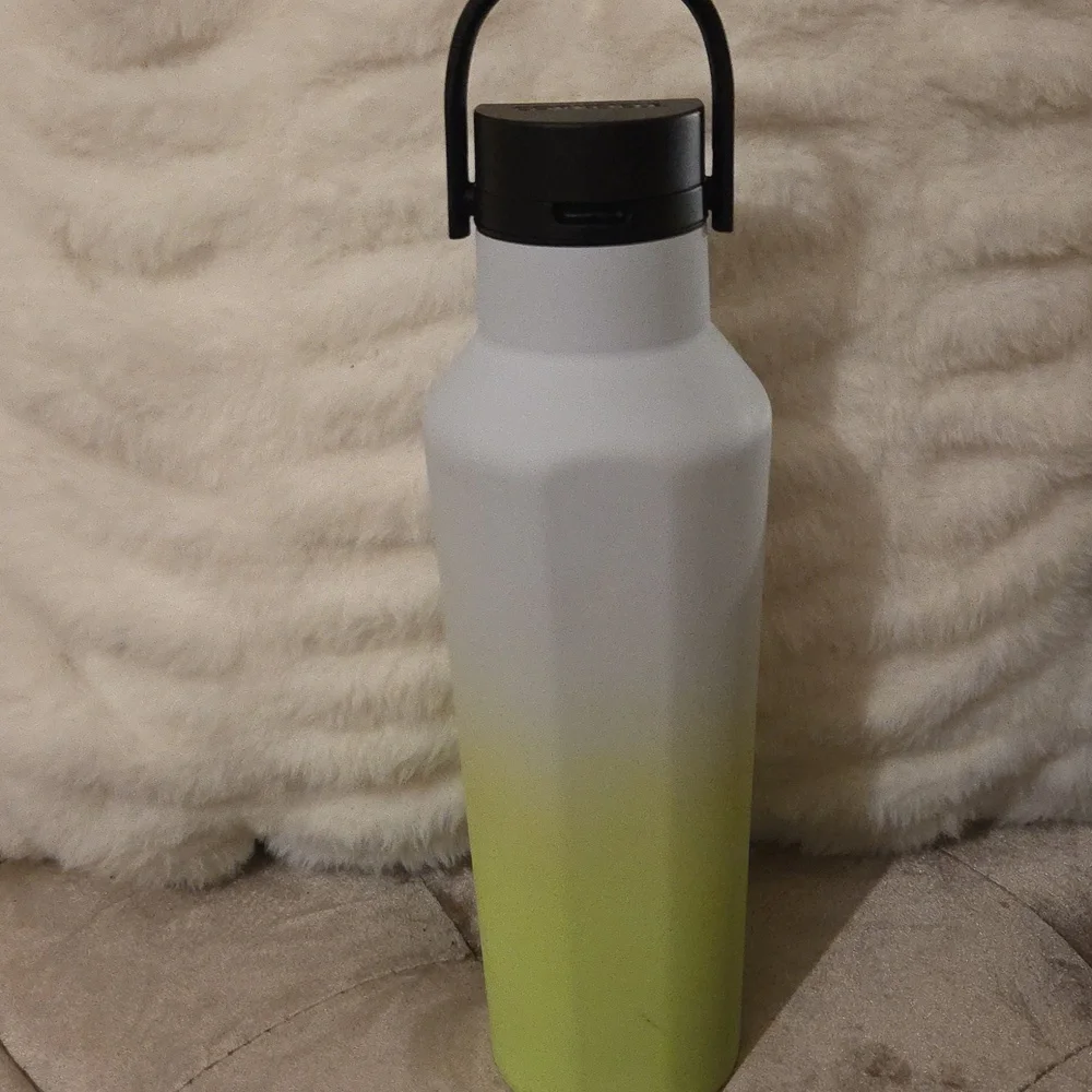 Corkcicle 20oz Sports Canteen Gradient Water Bottle - Black and  Lime Green - Picture 3 of 10